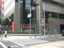 東京三菱UFJ銀行の交差点に向かいます。
