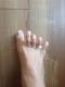 写真：全ての指が足裏の中心に集まるようなイメージでやると足裏の筋肉を使う感覚がくるので繰り返しやってみてください！